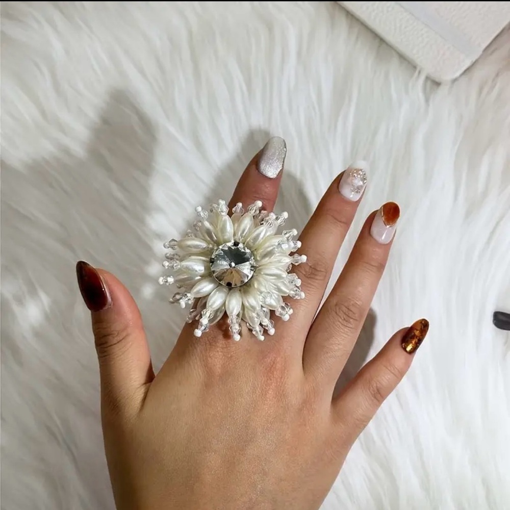 Elegant Pearl and Crystal Flower Ring